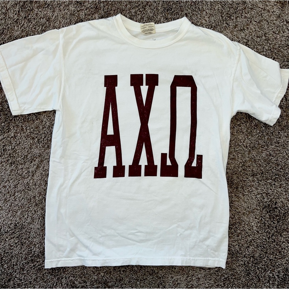 Alpha Chi Omega medium white & maroon lettered oversized comfort colors T shirt